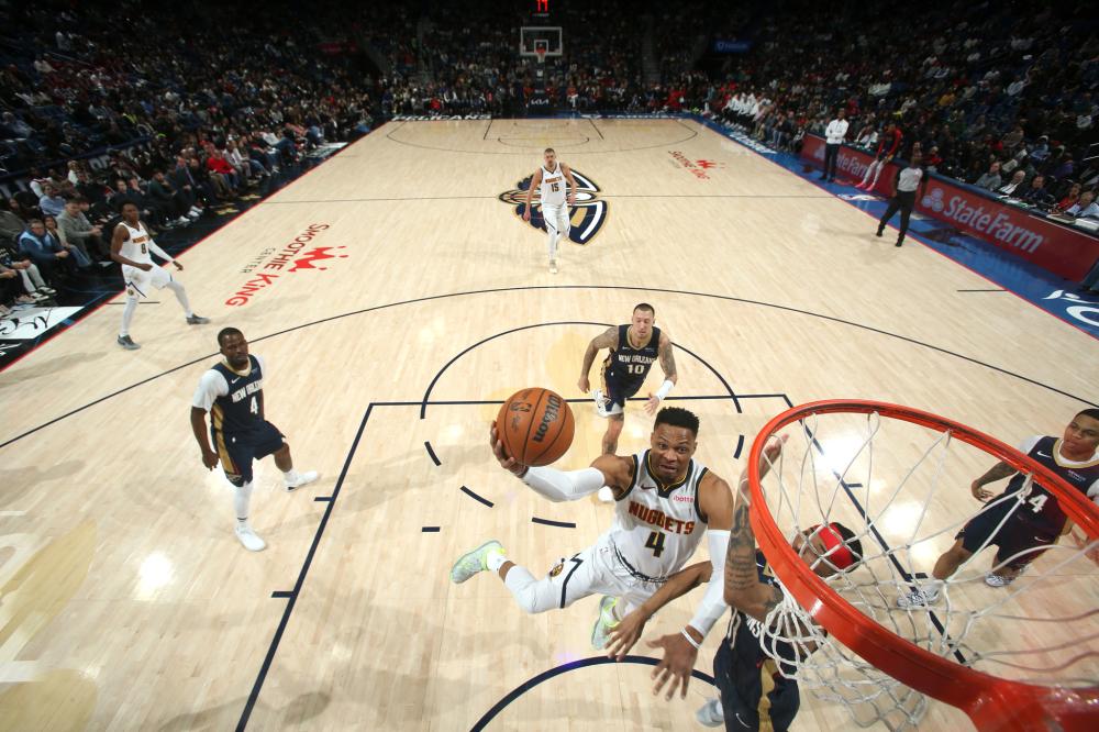 见面礼，穆勒把一条皮裤作为礼物送给将13号球衣让给他的球员