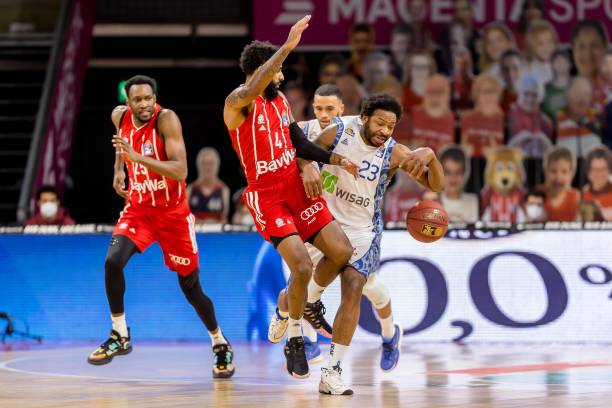 误用肘部击 误用肘部击