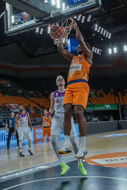 美记：字母哥在2020年确实想加盟热火，还有意与东契奇联手