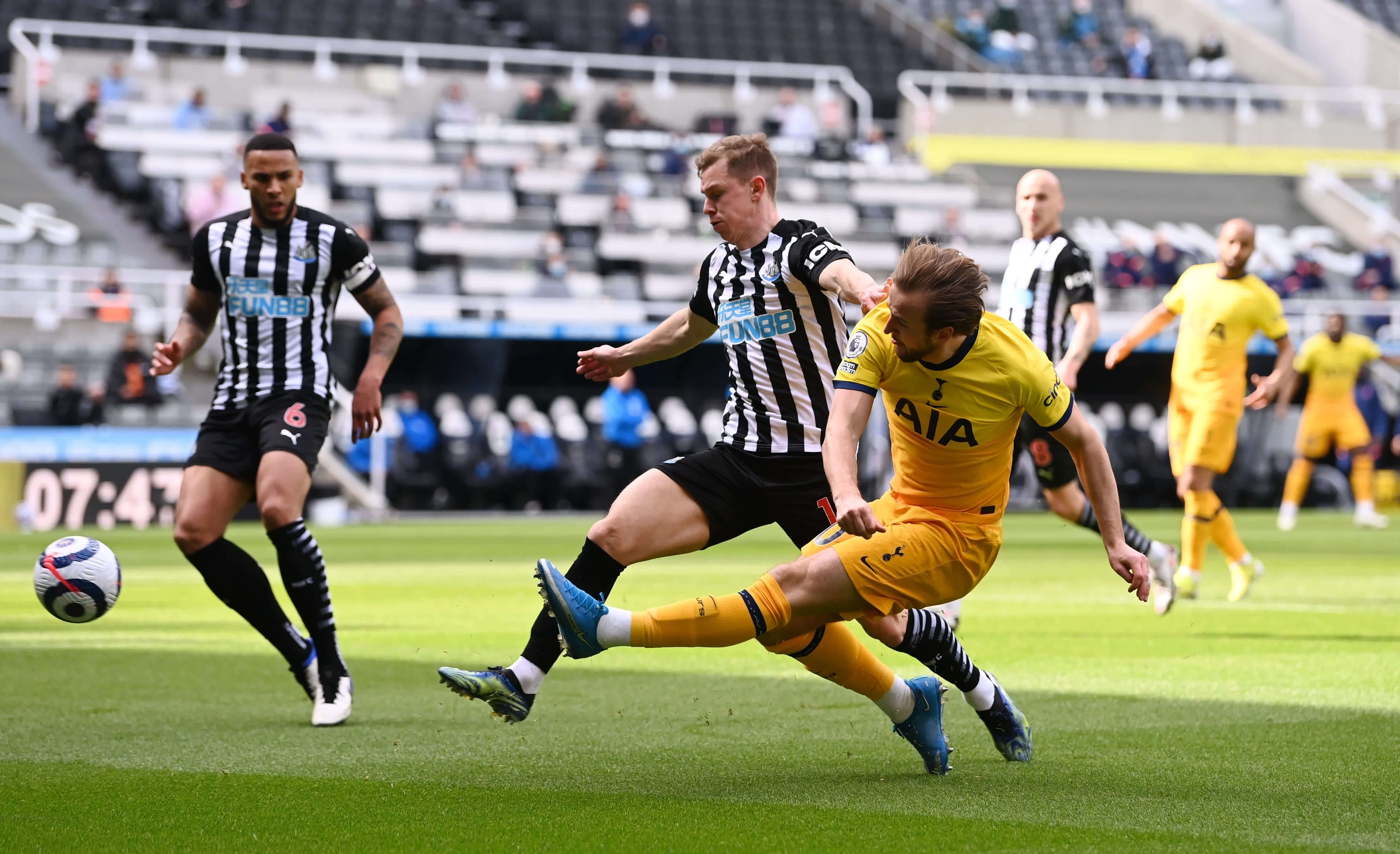 欧冠淘汰赛附加赛次回合｜ 融入皇马成伯纳乌新王 姆巴佩：完美的夜晚